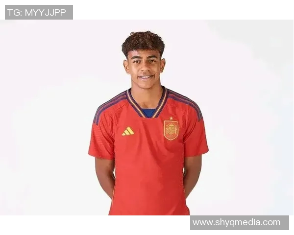 足球明星高清瞬间展现球场魅力与风采的精彩图片合集