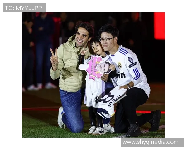 卡卡：足球场上的传奇男士明星头像与荣耀瞬间回顾