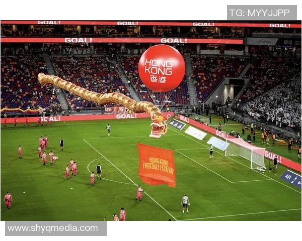 香港足球明星队莅临成都展开友谊赛活动引发球迷热烈期待