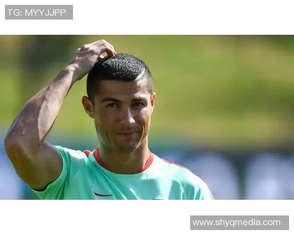 欧洲足球明星背头风潮解析与时尚影响力探讨