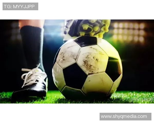 足球明星相框照片精选集让你领略球场风采与个人魅力的完美结合