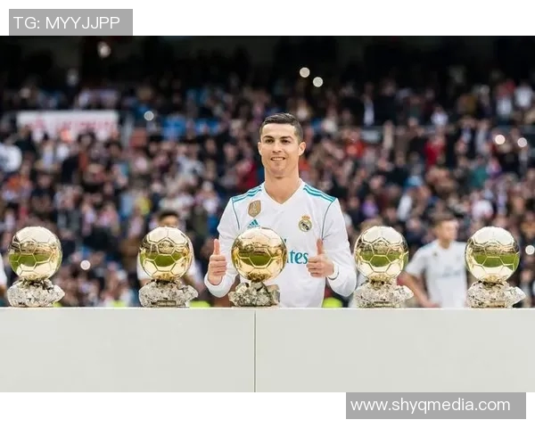 全球十位足球巨星的传奇故事与辉煌成就解析